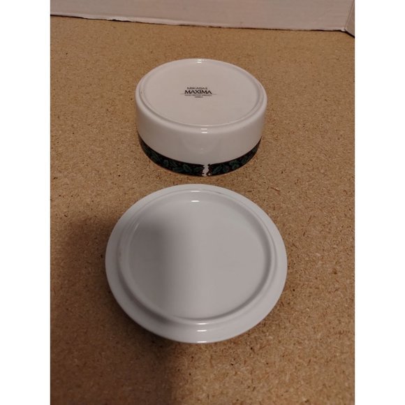 Mikasa Festive Wreath Trinket Box Maxima FX071 Japan 4 3/4" Round Christmas - Picture 4 of 6